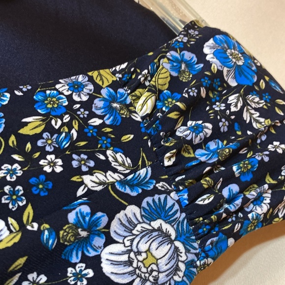 London Time Navy Floral Midi Dress Sz 8P cap sleeve v-neck flowing knee length - Picture 6 of 8